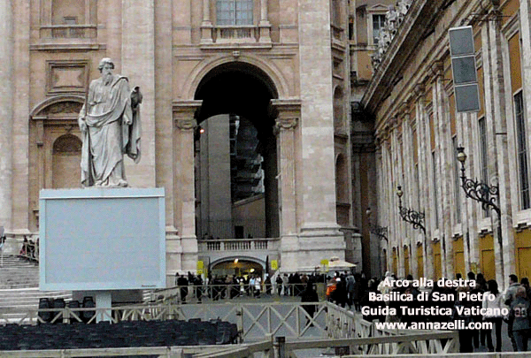 ARCO A DESTRA DI PIAZZA S. PIETRO VATICANO ROMA