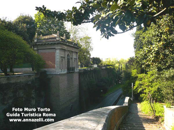 FOTO MURO TORTO ROMA