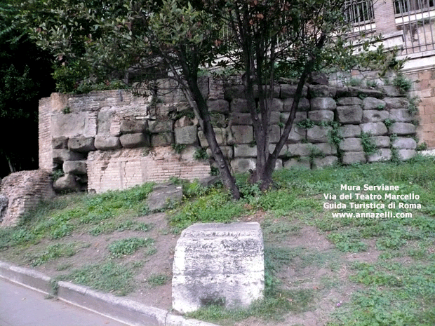 Mura Serviane Via del Teatro Marcello (Roma)