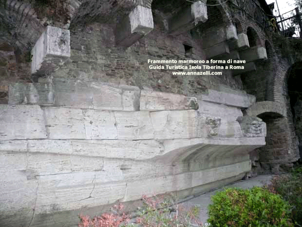 isola tiberina frammento marmoreo a forma di nave roma