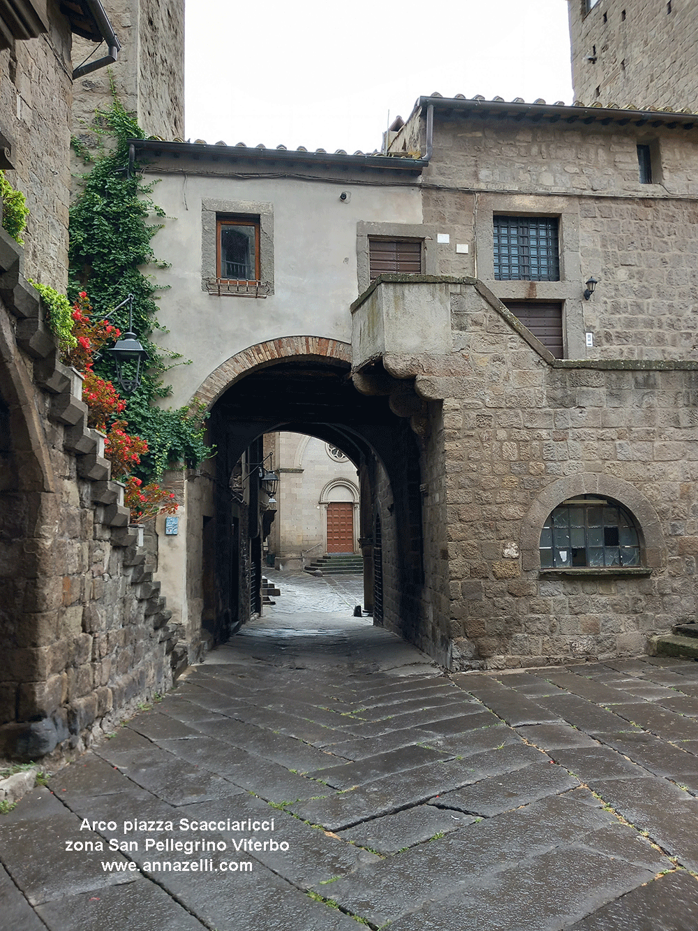 arco piazza scacciaricci zona medioevale san pellegrino viterbo