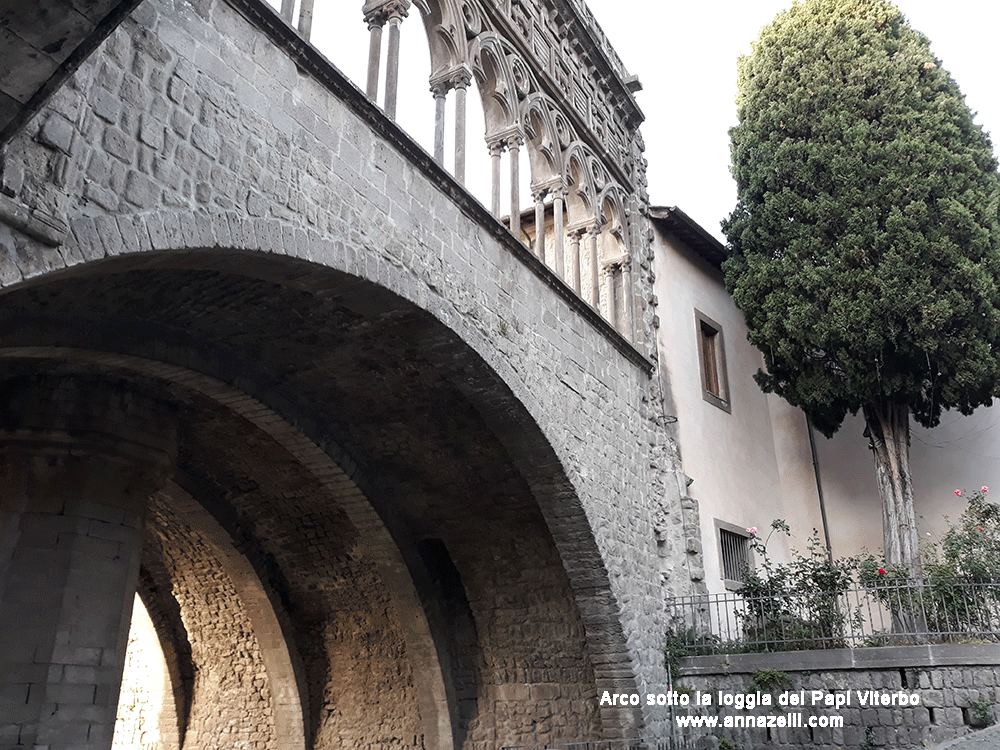 arco sotto la loggia dei papi viterbo info e foto anna zellli 