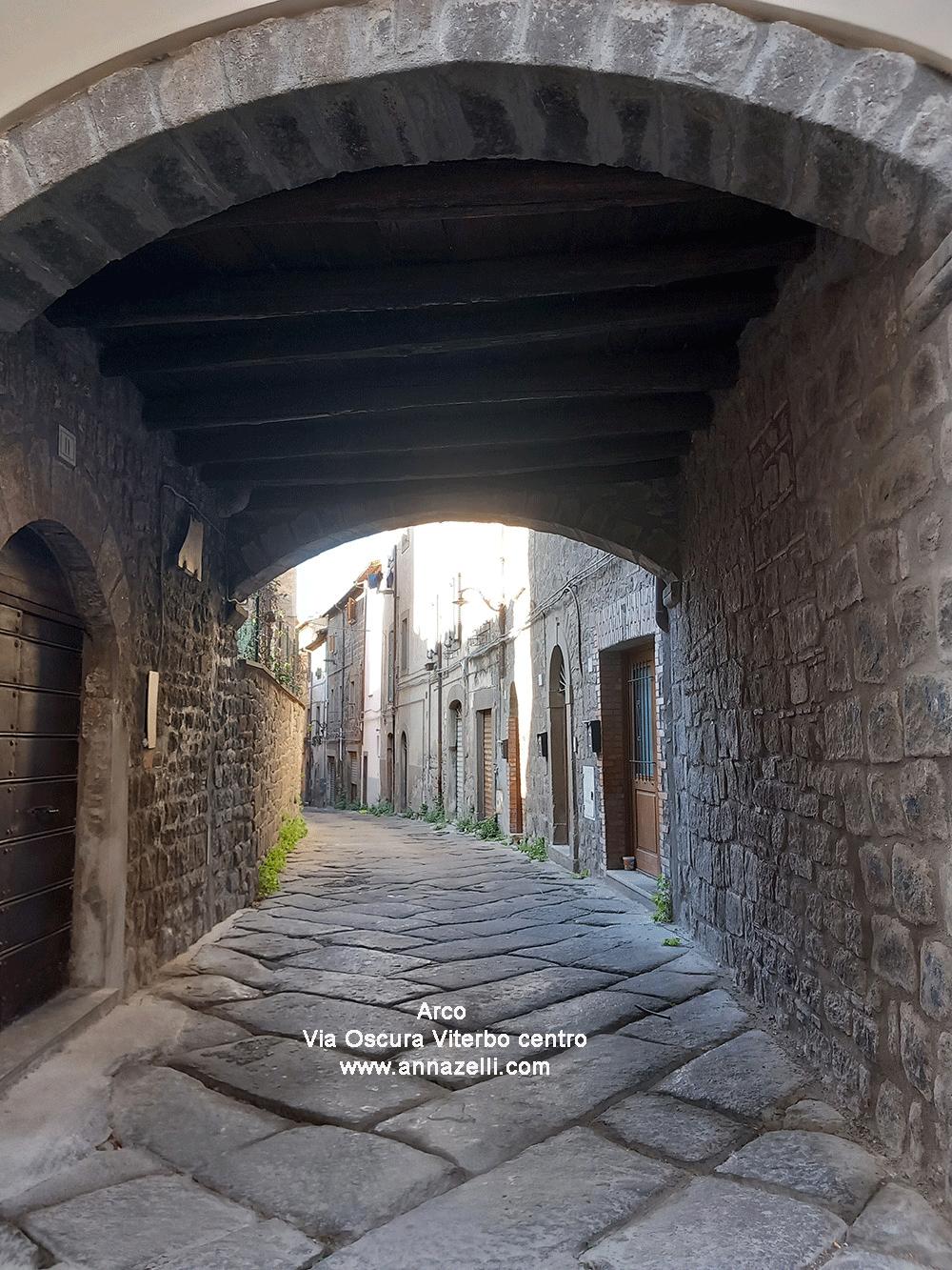 arco via oscura viterbo centro storico info e foto anna zelli