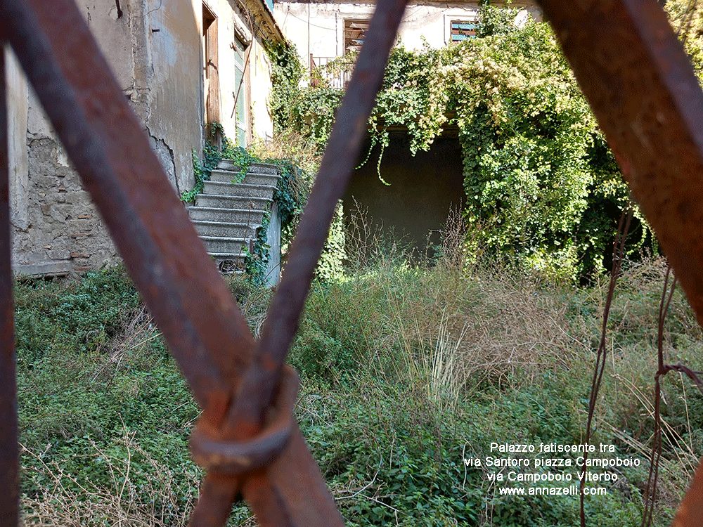 palazzo fatiscente tra via Santoro, piazza Campoboio e via Campoboio Viterbo